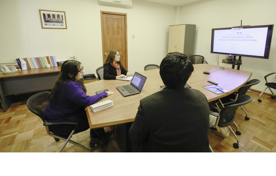 Ministerio de Hacienda y Dipres realizan sesiones constitutivas de Comités Consultivos de PIB No Minero Tendencial y del Precio de Referencia del Cobre de cara al Presupuesto 2026