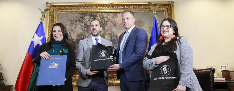 Para cumplir con responsabilidad social y fiscal: Gobierno ingresa proyecto de Ley de Presupuestos 2026 al Congreso
