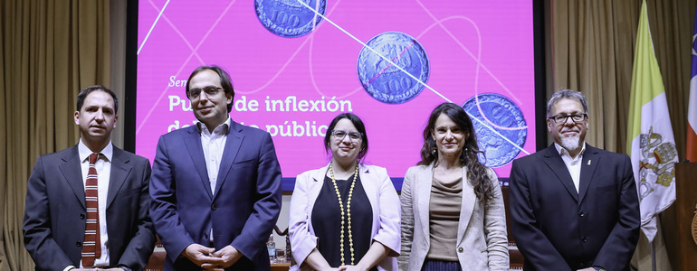 Directora de Presupuestos expone en seminario “Punto de inflexión del gasto público” organizado por la Escuela de Gobierno UC Directora de Presupuestos expone en seminario “Punto de inflexión del gasto público” organizado por la Escuela de Gobierno UC